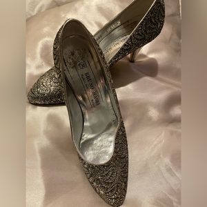 Stunning silver pumps Bruno Magli